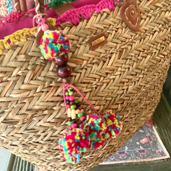 FIESTA STRAW RAFFIA LG SUMMER BEACH TOTE - NWT BAG⭐️ Boho Chic POM POM  BAG NWT - Picture 7 of 12